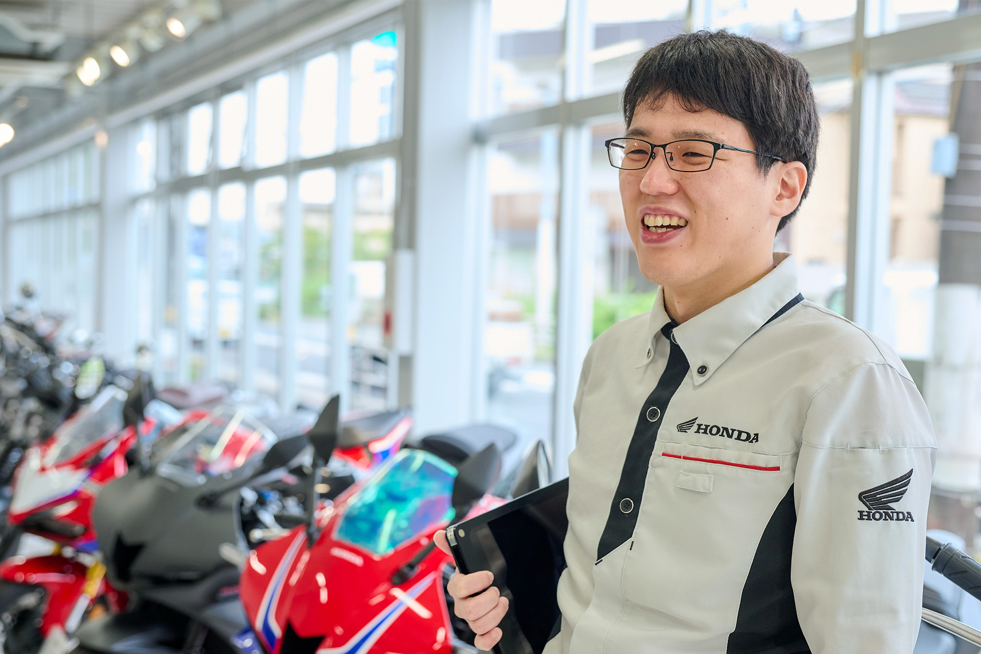 営業スタッフ10 - 株式会社ホンダドリームジャパン株式会社ホンダ